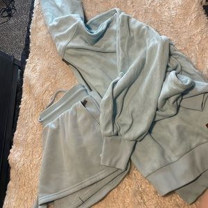 Roxy quarter zip W/hood matching short set XL